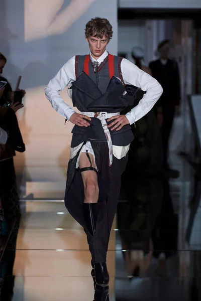 Look 7